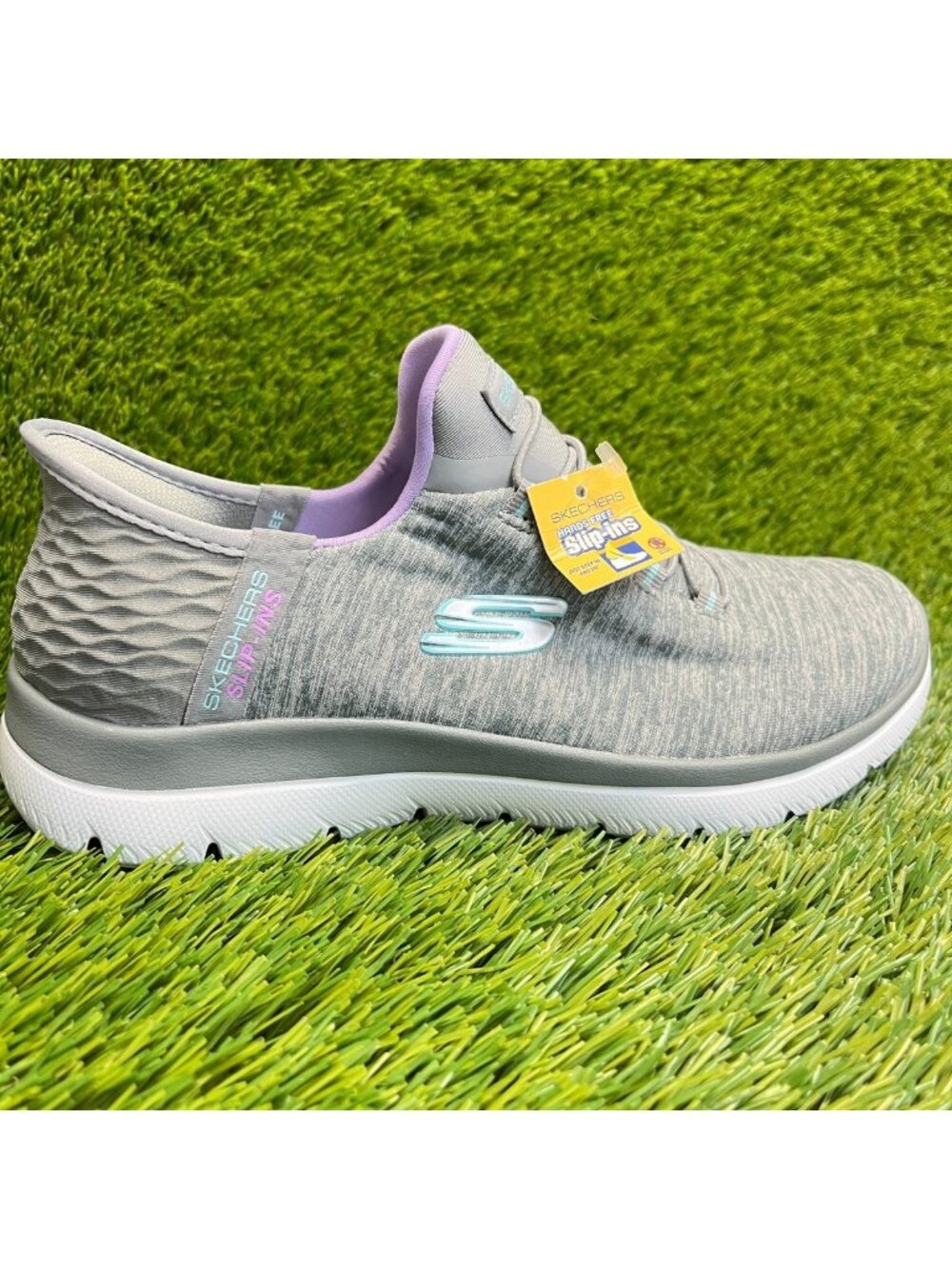Skechers Summits Dazzling Haze Womens Size 6D Gray White Athletic Shoes Sneakers